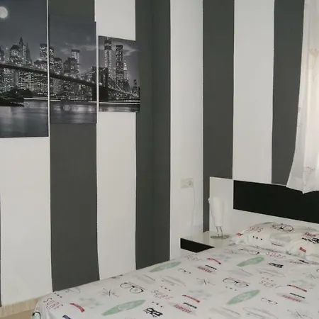 1ª Linea De Playa أوروبيسا ذيل مار